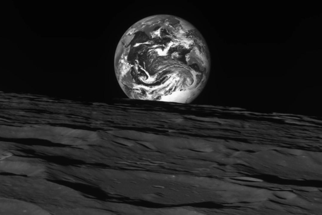 На Землю вперше доставили зразки зі зворотного боку Місяця