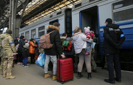 Як повернути довіру між переселенцями та громадами, що їх приймають: дослідження