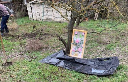 Тіло жінки, яку у спину розстріляв російський військовий, ексгумували на Херсонщині (ФОТО)