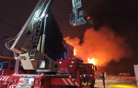 На Хмельниччині під час повітряної тривоги пролунали вибухи, є влучання