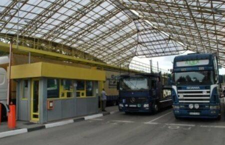 У пункті пропуску «Ягодин-Дорогуськ» призупинили оформлення вантажівок на в'їзд до Польщі