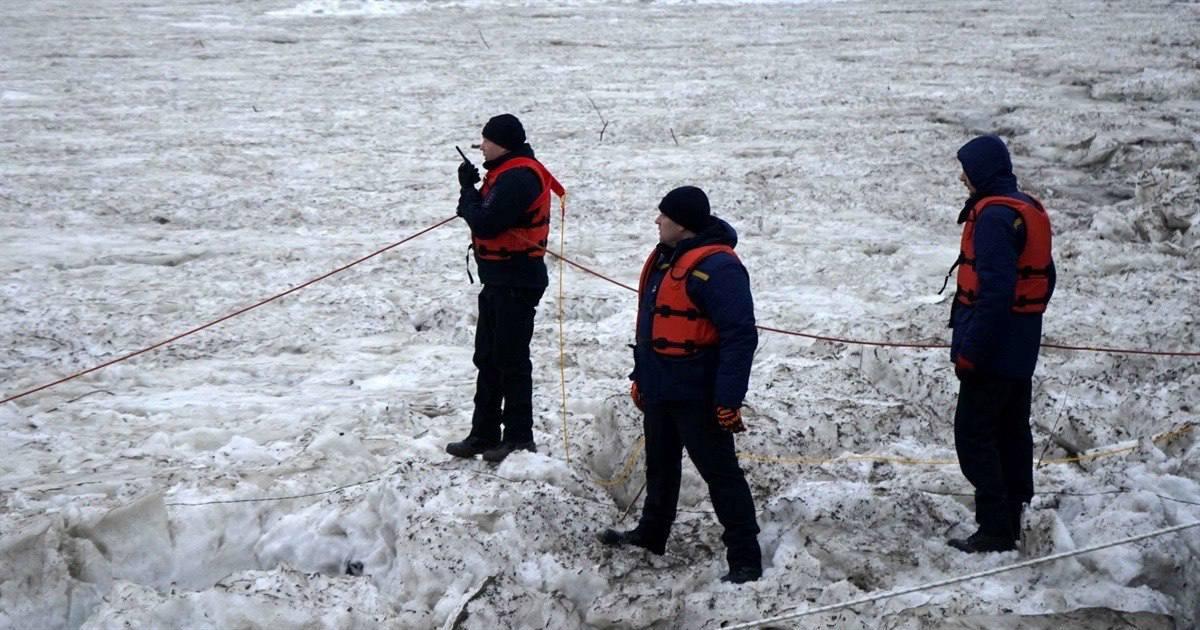 В Киеве может быть громко: на Десне снова будут взрывать ледовую пробку