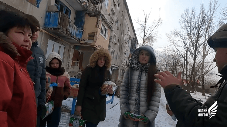 Красногорівка — під постійним вогнем ворога, але люди не поспішають евакуюватися (ВІДЕО)