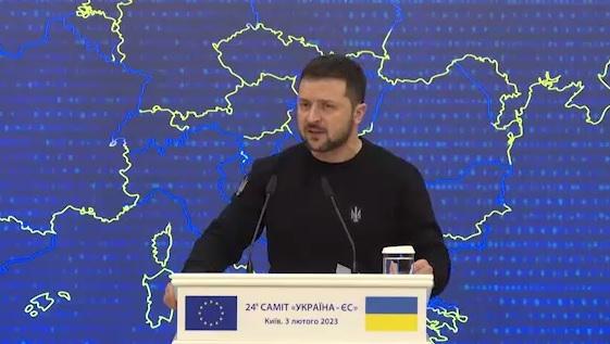 Зеленський закликав журналістів об'єднатися і нагадати громадянам, що триває війна