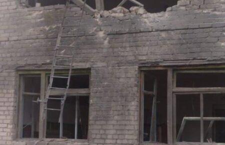 Окупанти обстріляли дитячий садок у Херсоні, сталася пожежа