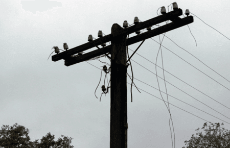 Дефіциту електрики немає, але у 6 областях частково немає світла через негоду — Укренерго