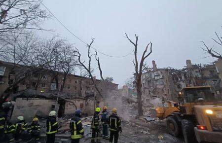 У Краматорську витягнули з-під завалів 3 тіла загиблих, 18 людей травмовано
