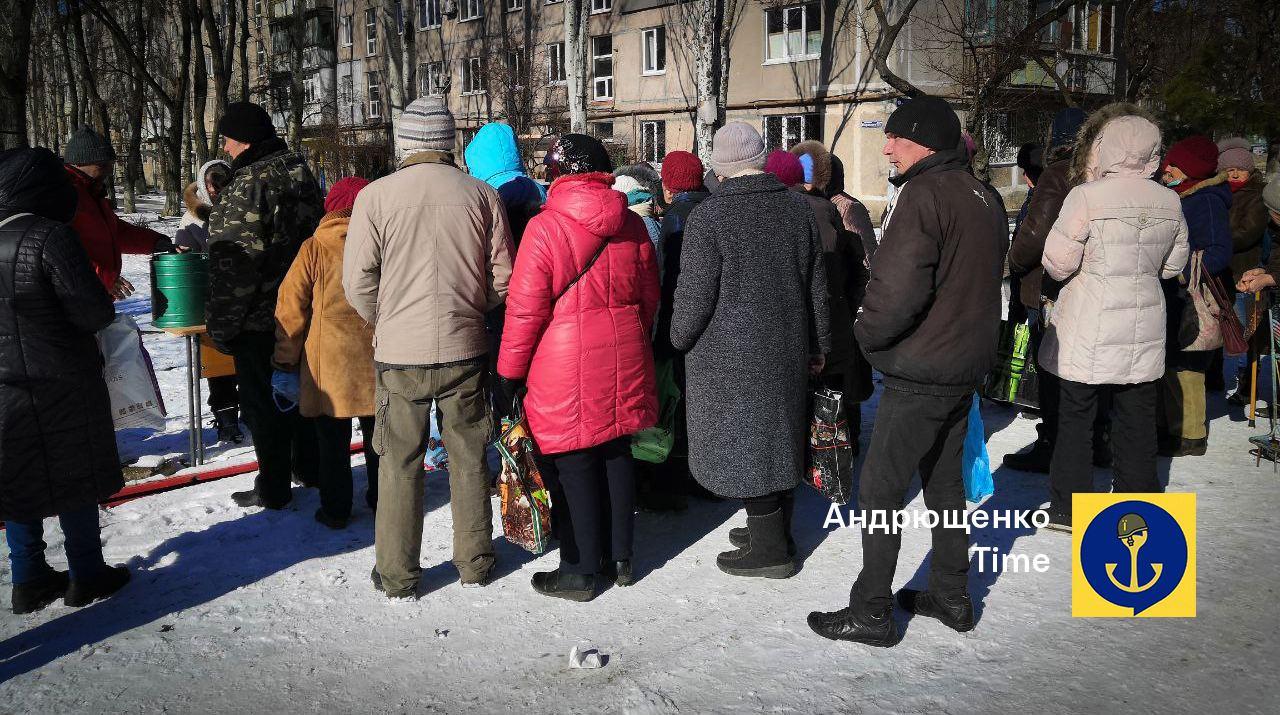 У Маріуполі не зникають багатогодинні черги за їжею — Андрющенко