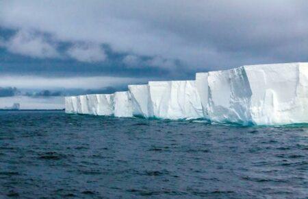 В Антарктиде теплая вода проникает в ледник Судного дня и постепенно растапливает его