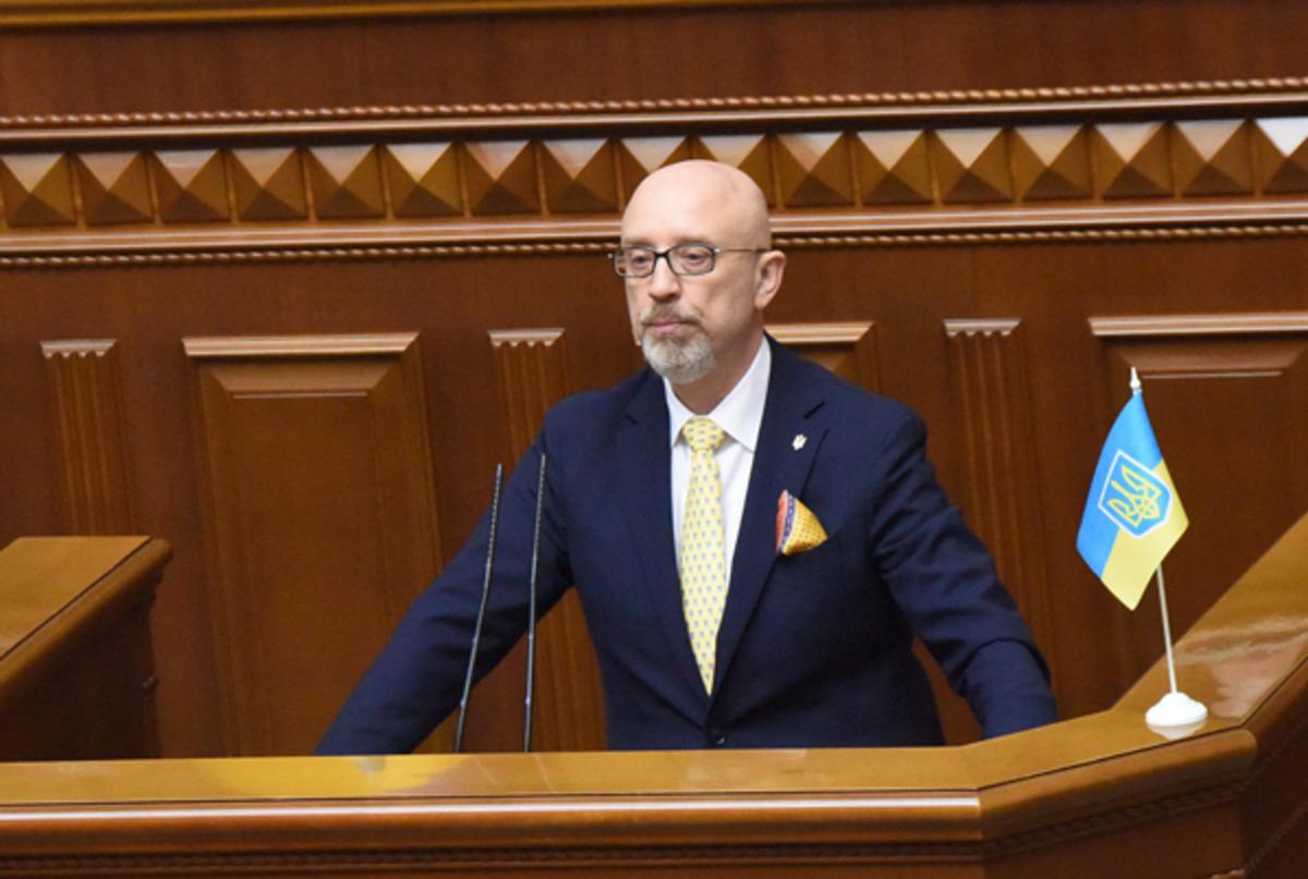 Якщо Резніков залишається на посаді, його має публічно підтримати президент — політолог