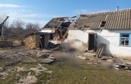 Є підозра, що окупанти скинули на будинок снаряд з дрона — деталі обстрілу Херсонщини, де загинула жінка з двома дітьми