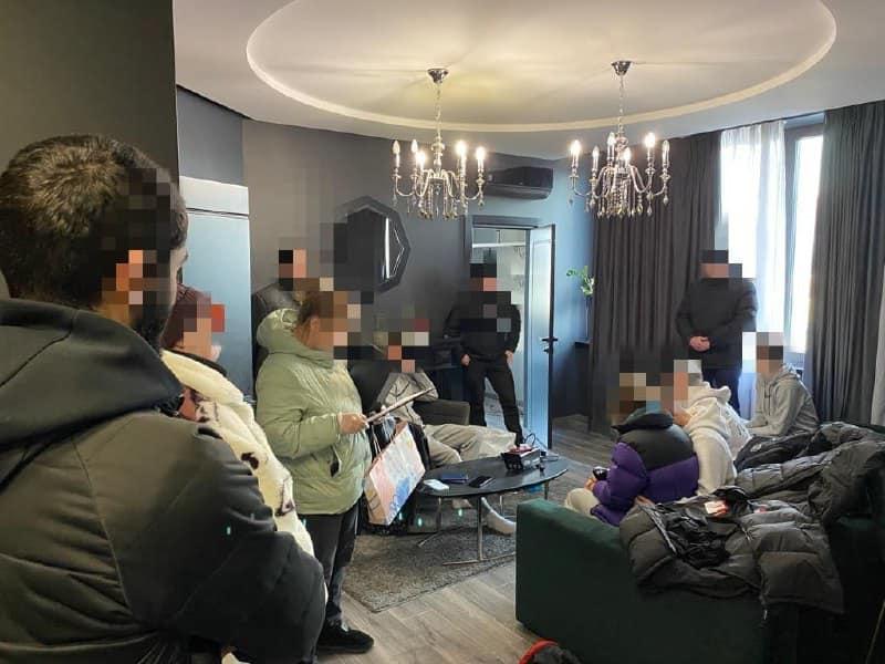 Третьему организатору пьяных вечеринок, на которых издевались над девушками, сообщили о подозрении