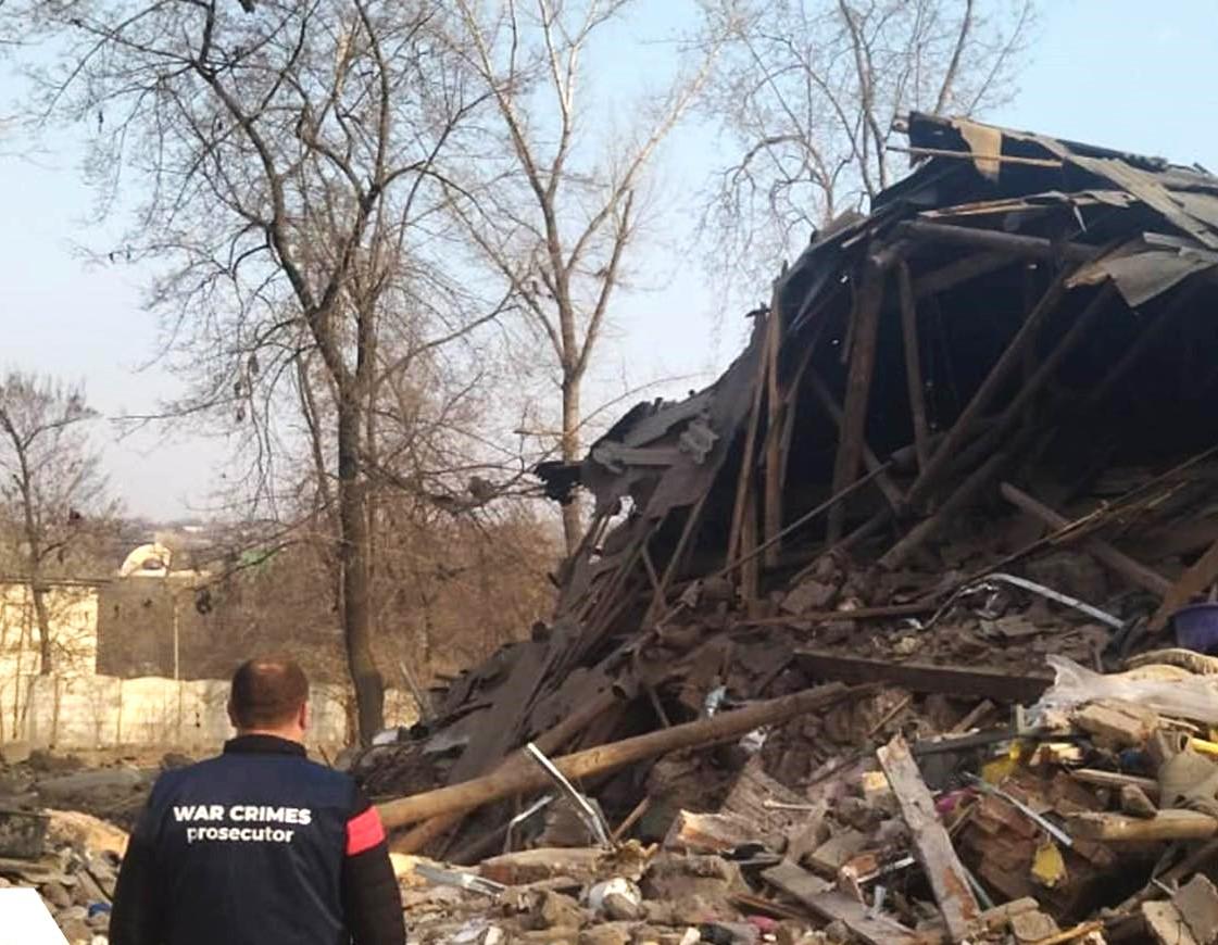 Росіяни поцілили ракетою С-300 по пункту незламності у Костянтинівці: загинули троє людей (ФОТО)