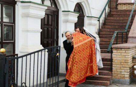 «Мотлох, який вони вивозять, не робить честі ченцям» — релігієзнавець про виїзд УПЦ (МП) з Києво-Печерської лаври