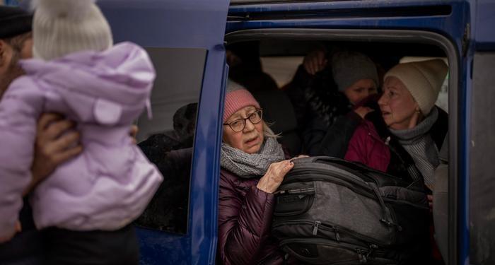 Мінреінтеграції ініціювало примусову евакуацію дітей із зони бойових дій