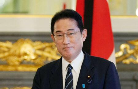 Премьер Японии прибыл в Украину