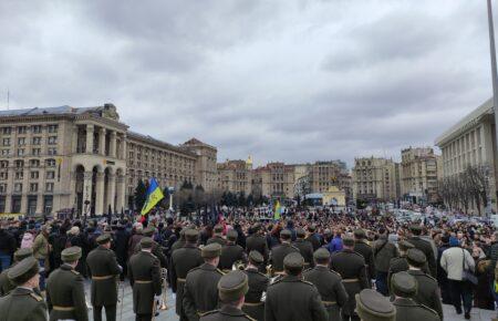 На Майдані Незалежності попрощалися із загиблим Героєм України Дмитром Коцюбайлом на позивний «Да Вінчі» (ВІДЕО)