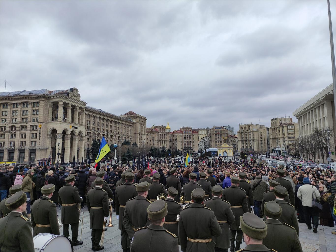 На Майдані Незалежності попрощалися із загиблим Героєм України Дмитром Коцюбайлом на позивний «Да Вінчі» (ВІДЕО)