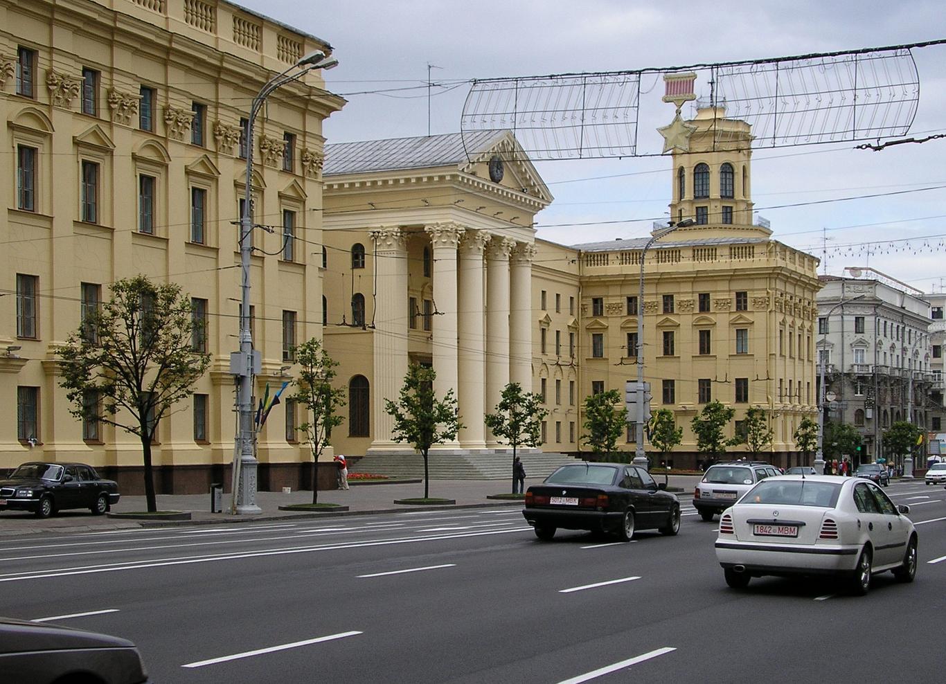 Після вибуху на аеродромі «Мачулищі» у Білорусі почались масові обшуки та затримання