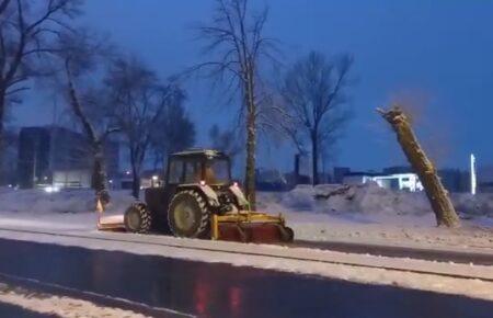 Київ вночі засипало снігом (ВІДЕО)