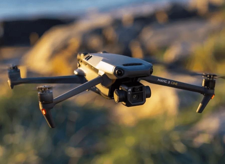 Українські військові з дрону Mavic знищили БПЛА, який корегував артилерію росіян