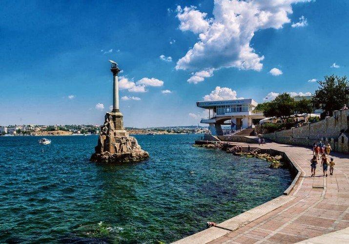 У Севастополі окупанти після шторму відновили 60% бонових загороджень