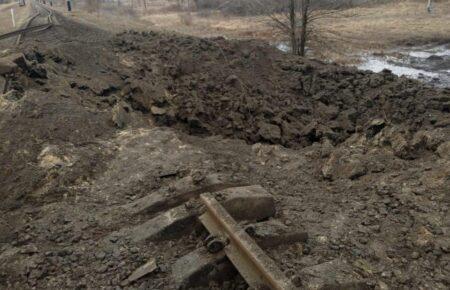 Россияне ударили по железнодорожному пути в Славянске (ФОТО)