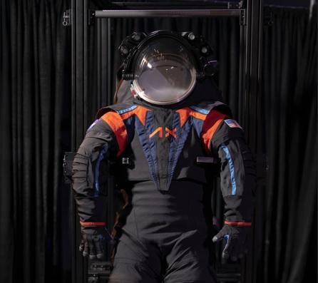 NASA представило новий скафандр для астронавтів місії Artemis