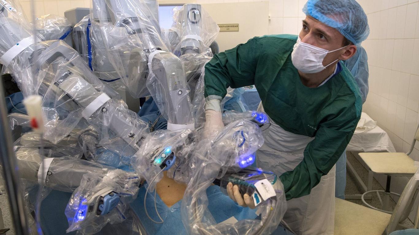 У Барселоні лікарі вперше пересадили легеню за допомогою робота Da Vinci