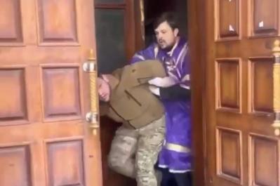 МВС оголосило у розшук священика, який у Хмельницькому побив військового