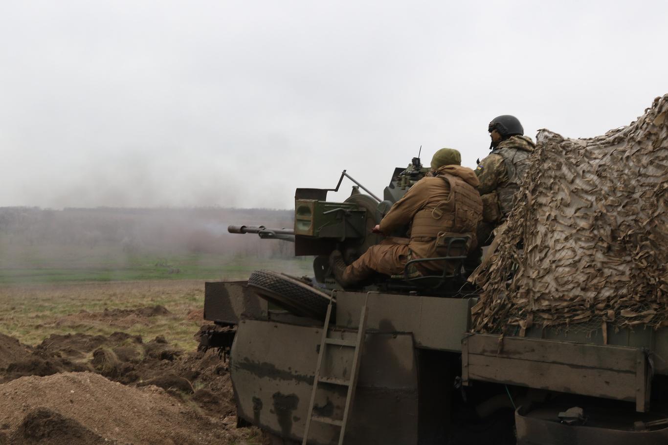 Росіяни застосовують тактику «піхота+артилерія» через нестачу бронетехніки — Лакійчук