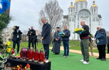 Генсек НАТО Йенс Столтенберг посетил Бучу (ФОТО)