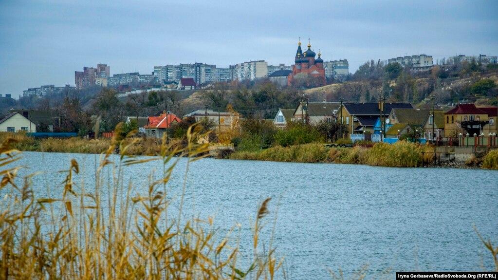 Окупанти виселяють ціле село Маріупольського району заради розміщення російських військових — Андрющенко