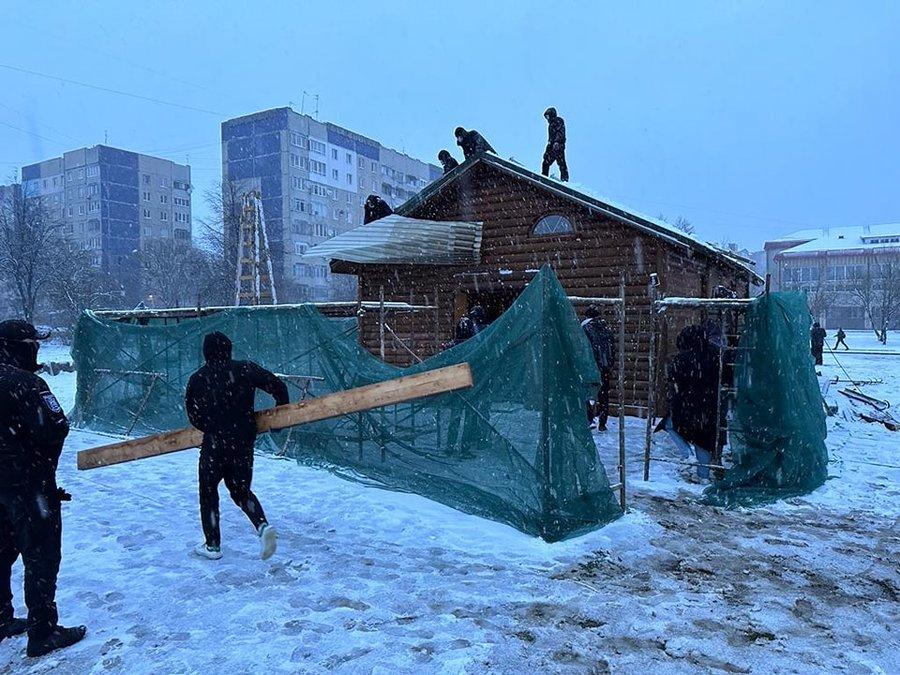 У Львові демонтують самовільно зведену церкву УПЦ МП (ФОТО, ВІДЕО)