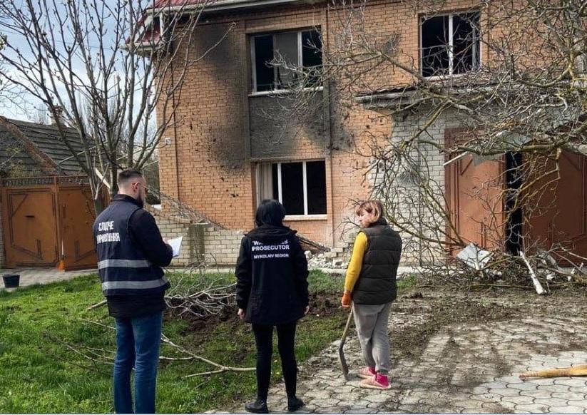 Окупанти обстріляли Очаків та село на Херсонщині: фото наслідків