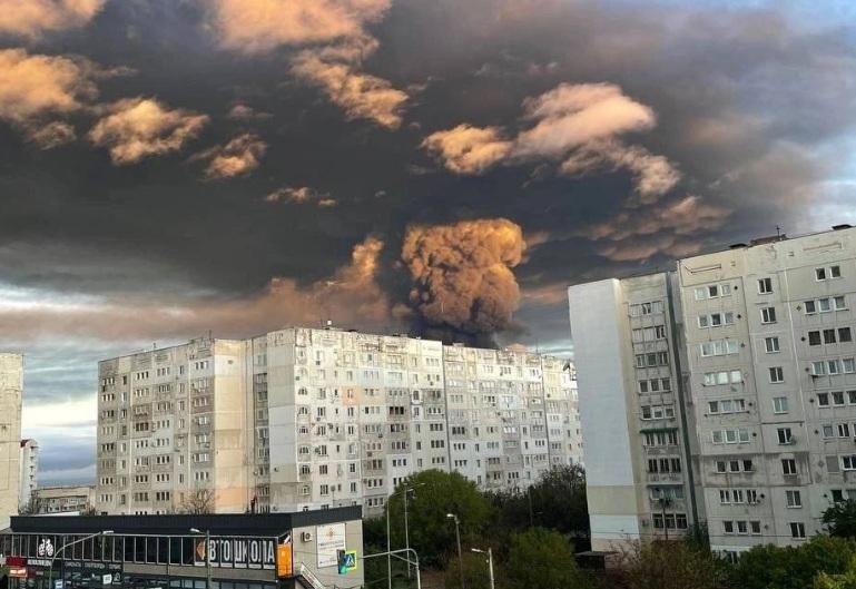 Пожежа в Севастополі: містом ширяться панічні чутки