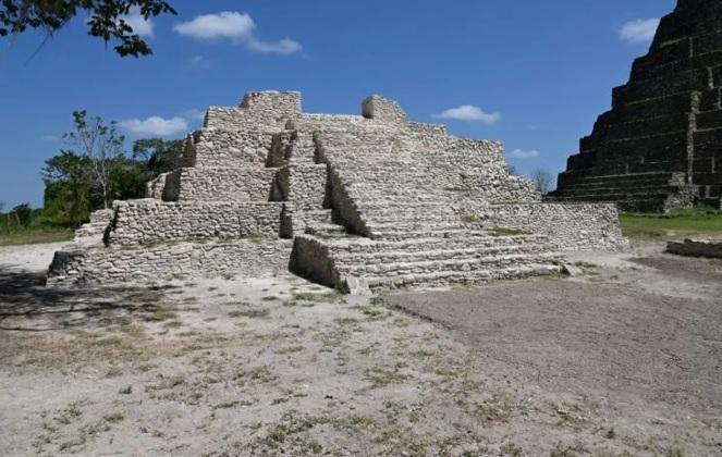 Археологи знайшли в піраміді майя поховання з останками обезголовлених тіл принесених в жертву людей