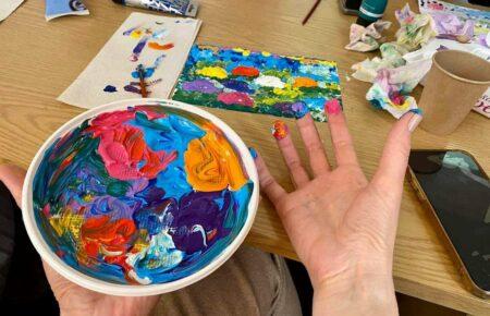 Просто ходити у музеї та споглядати картини — це ще не арттерапія — Олена Вознесенська