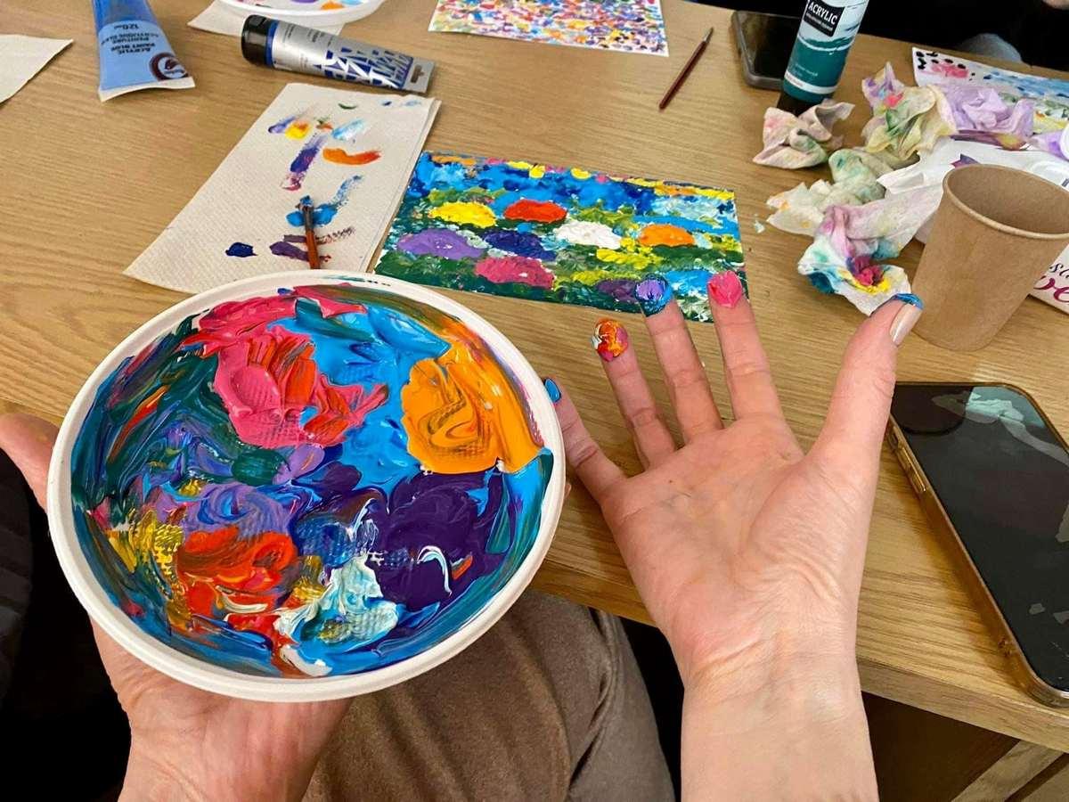 Просто ходити у музеї та споглядати картини — це ще не арттерапія — Олена Вознесенська