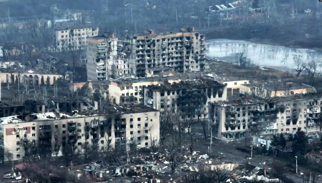 Окупанти у Бахмуті шаленіють, використовують всю зброю, що є — журналістка