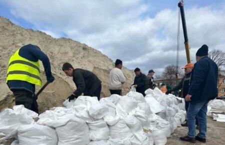 У Краматорську пошкоджено частину дамби, затопило будинки
