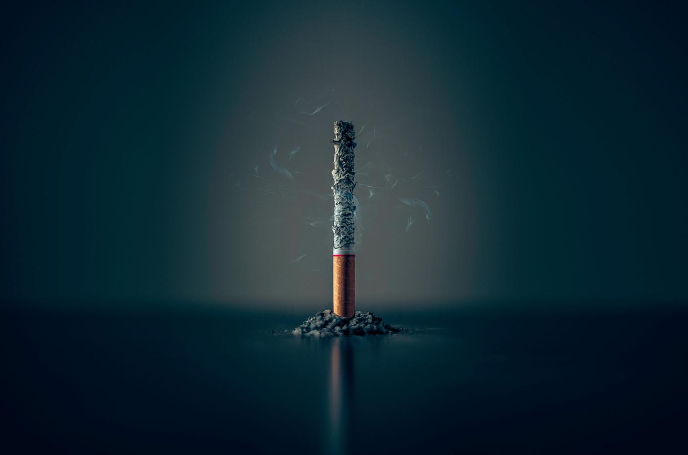 Хімічні речовини від цигарок осідають навіть на одязі курця — лікарка про пасивне куріння