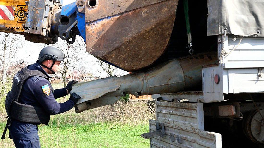 На Запоріжжі окупанти скинули півтонну фугасну авіабомбу на подвір'я житлового будинку