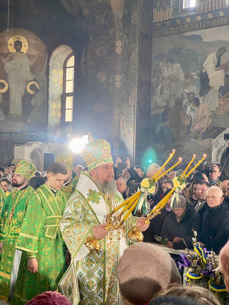 Эпифаний в Вербное воскресенье провел службу в Киево-Печерской лавре (ФОТО)