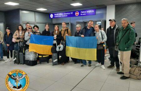 Евакуйовані із Судану українці прилетіли до Польщі (ФОТО)