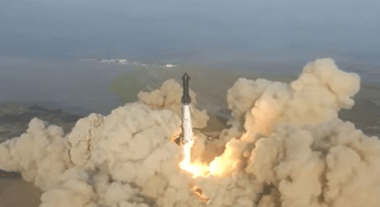 SpaceX запустила найпотужнішу у світі ракету «Starship» — але за три хвилини вона вибухнула