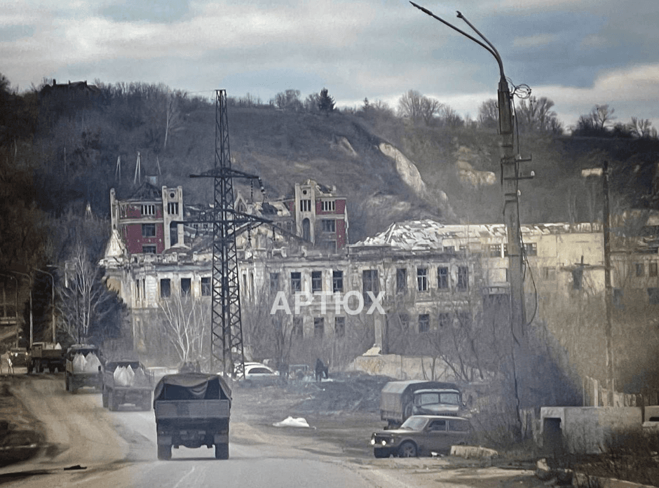 Окупований Лисичанськ повністю закритий, проїхати в місто можна тільки за перепустками — Артюх