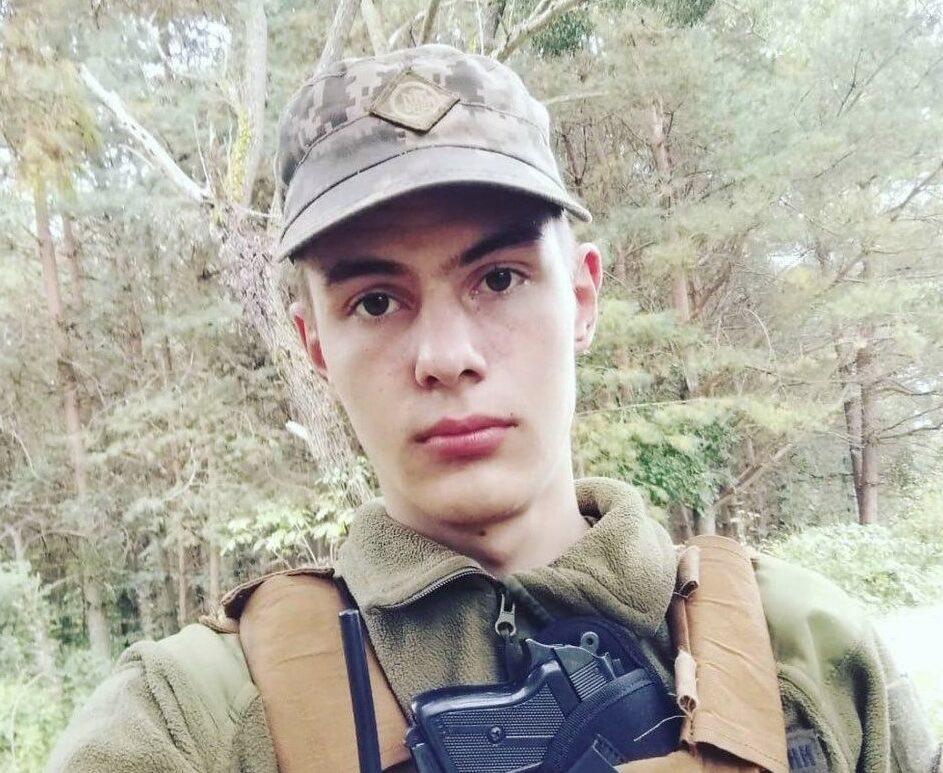 «Ми не могли забрати з моргу понівечене тіло сина» — мати загиблого захисника Маріуполя