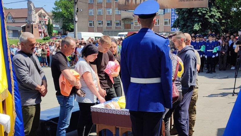 На Черкащині простилися із нацгвардійцем, який загинув внаслідок ДТП за участі судді (ФОТО)