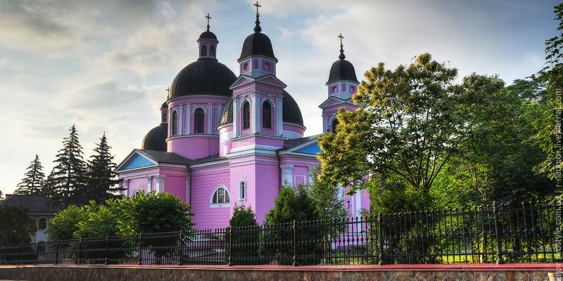 В Черновицкой области запретили деятельность церквей, связанных с РФ